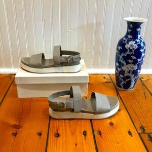 Women's Via Spigo sandals in gray and white, size 7